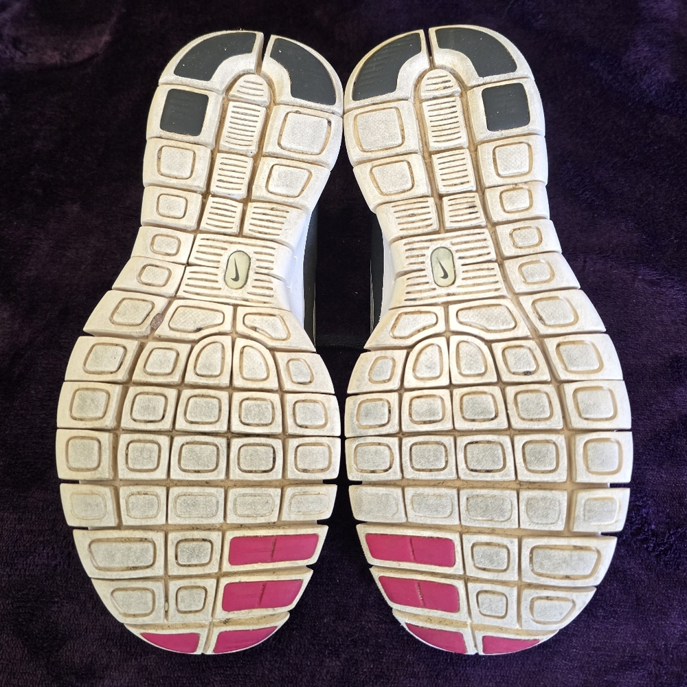 Nike Black and Pink Sneakers | Big Kid Size 3.5 - Picture 12 of 13